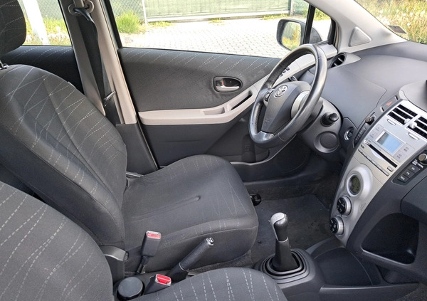 Toyota Yaris cena 15900 przebieg: 189000, rok produkcji 2006 z Kraśnik małe 407